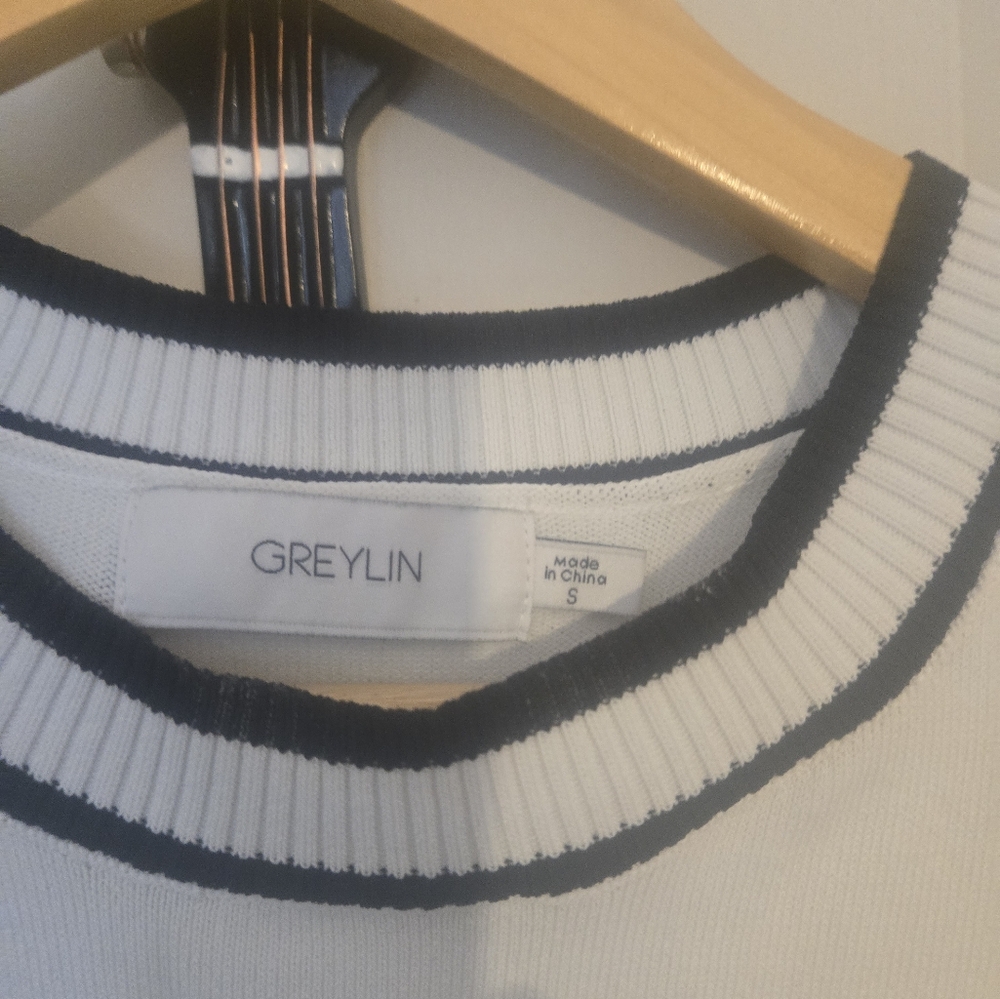 Vest - Picture 2 of 4
